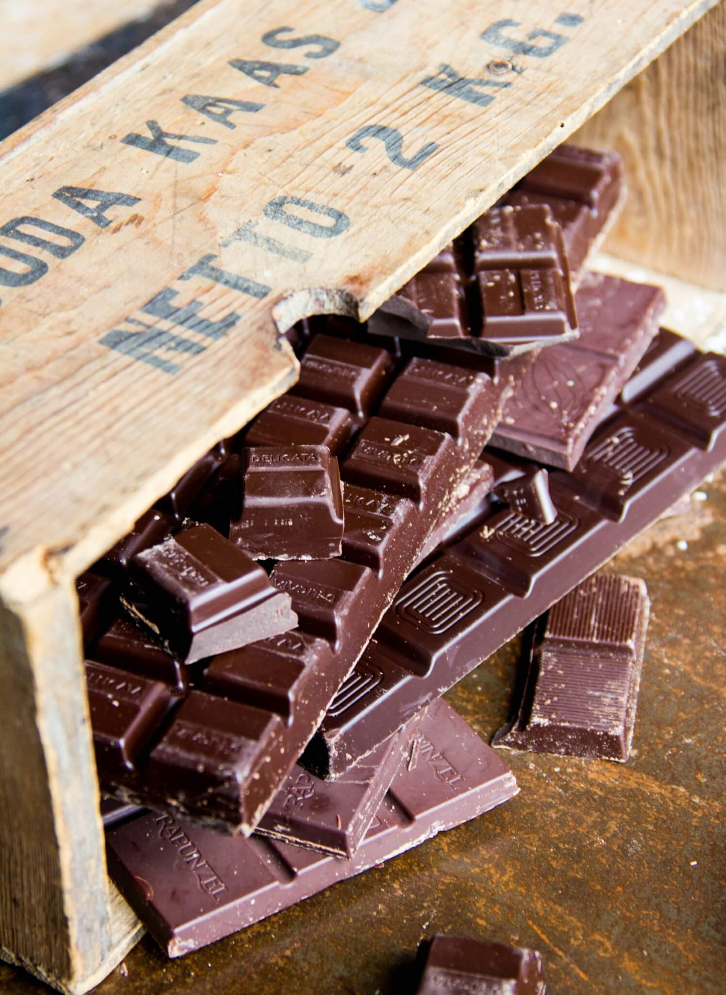 tablette de chocoolat noir pour le gâteau du dimanche en version healthy